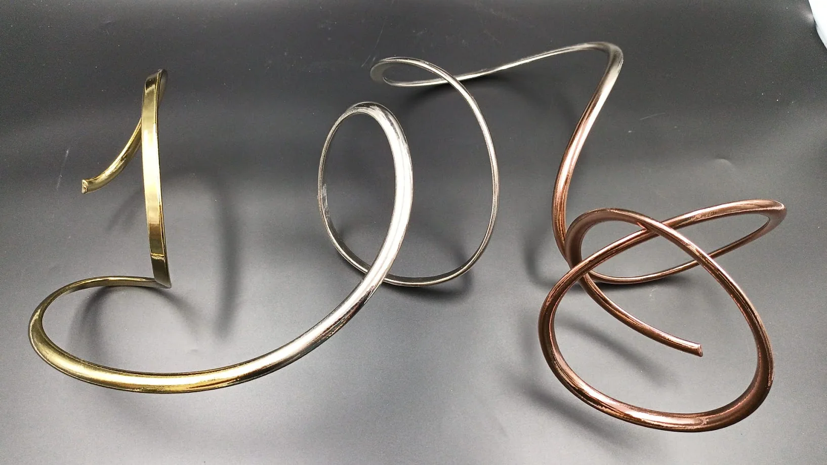 Oggetti dalle superfici metalliche
