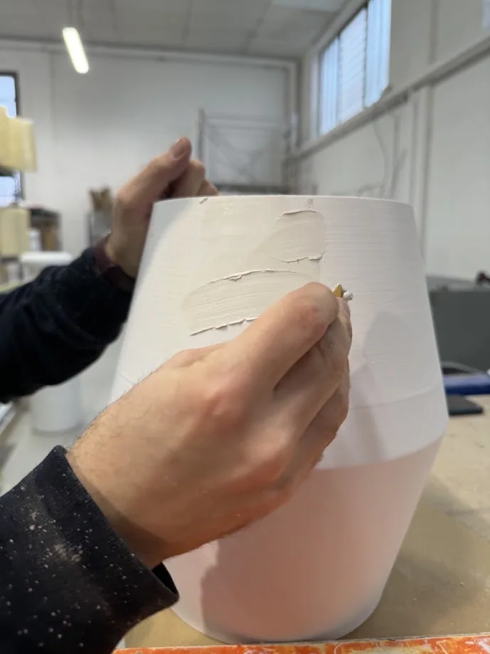 Lavorazione artigianale di un componente